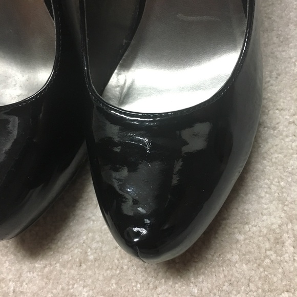 GUESS PATENT LEATHER BLACK PUMPS✨ - Picture 2 of 7